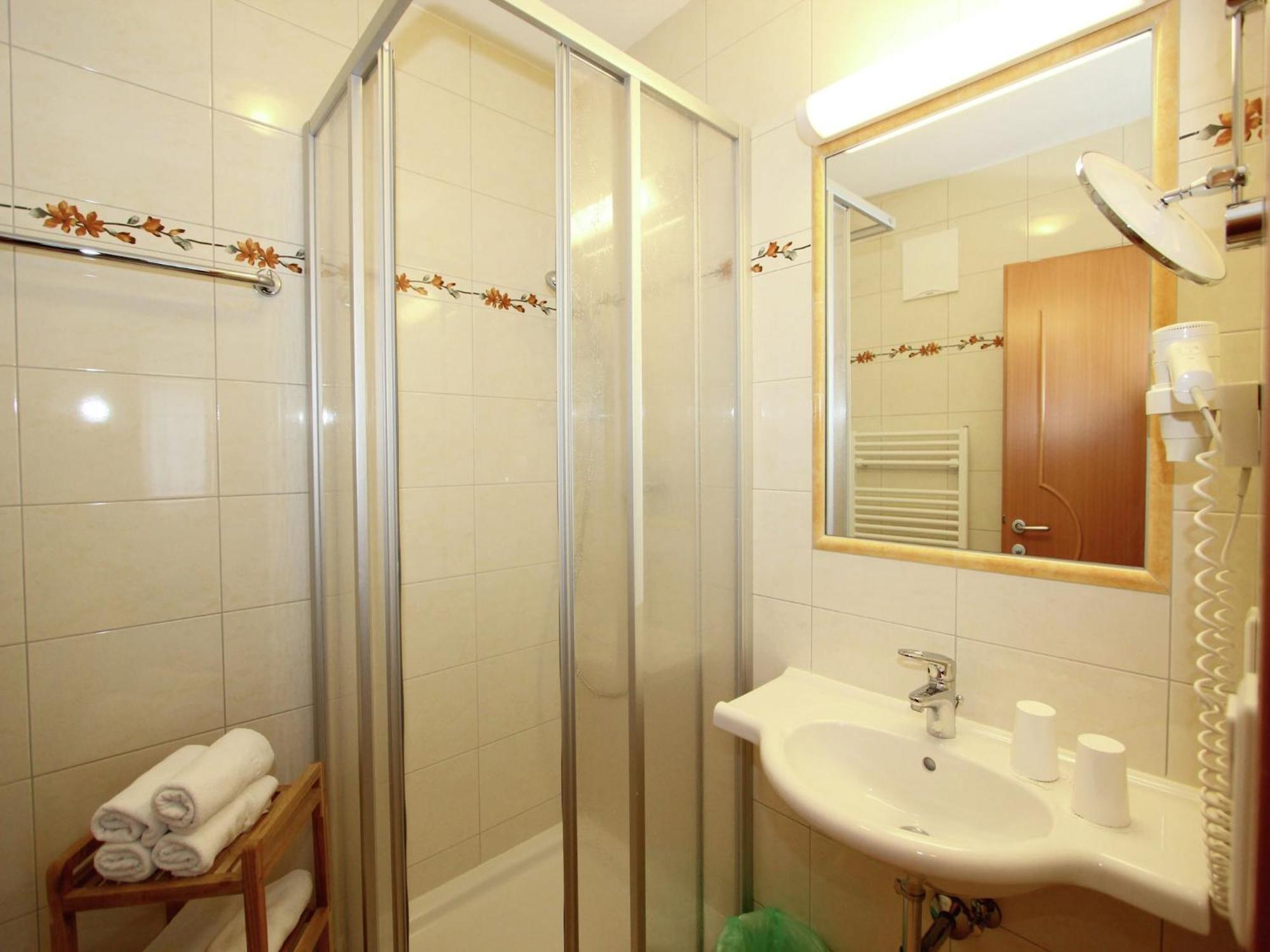 Attractive Holiday Home In Kaltenbach On The Ski Slope Стум Екстериор снимка