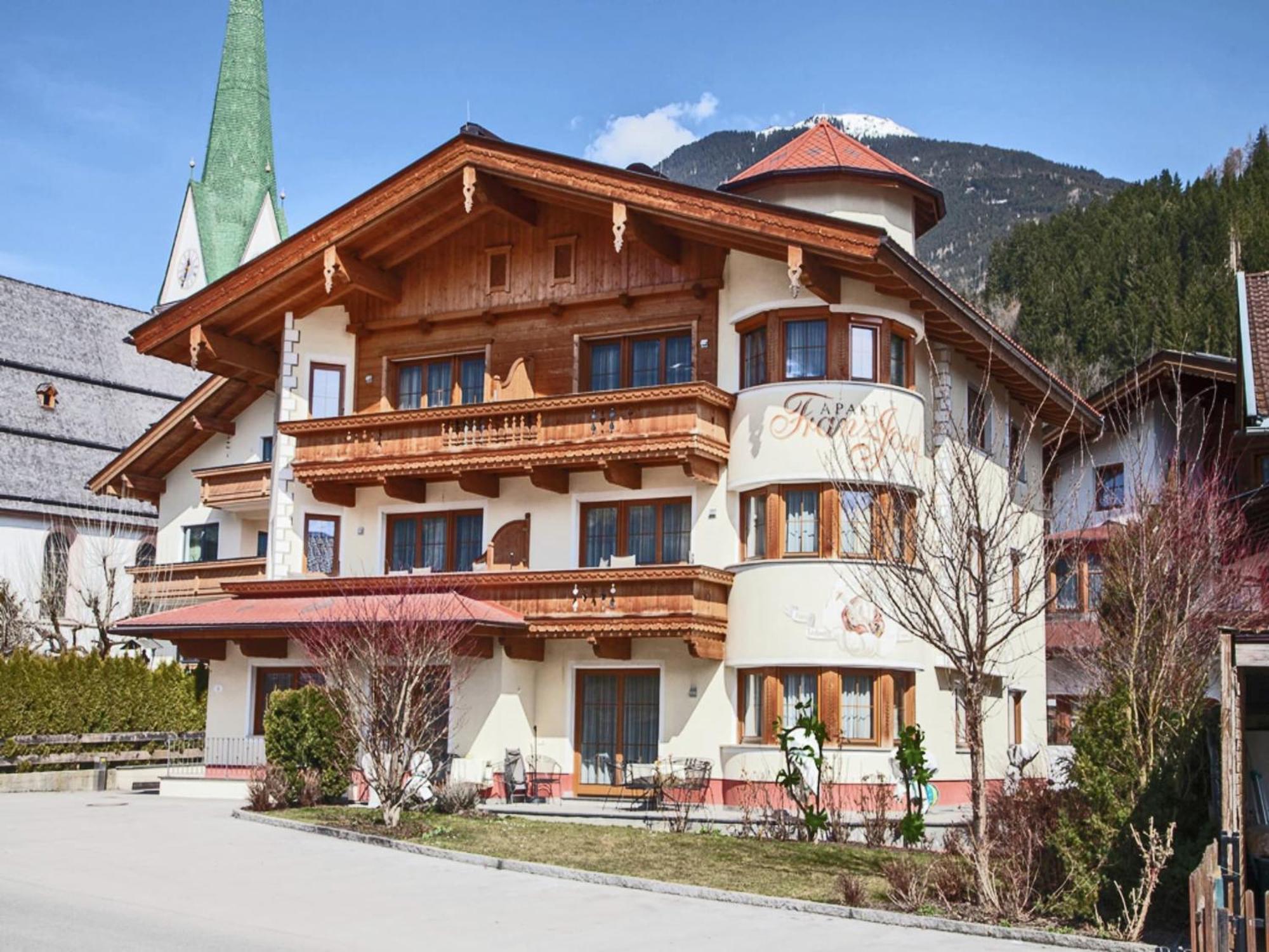Attractive Holiday Home In Kaltenbach On The Ski Slope Стум Екстериор снимка