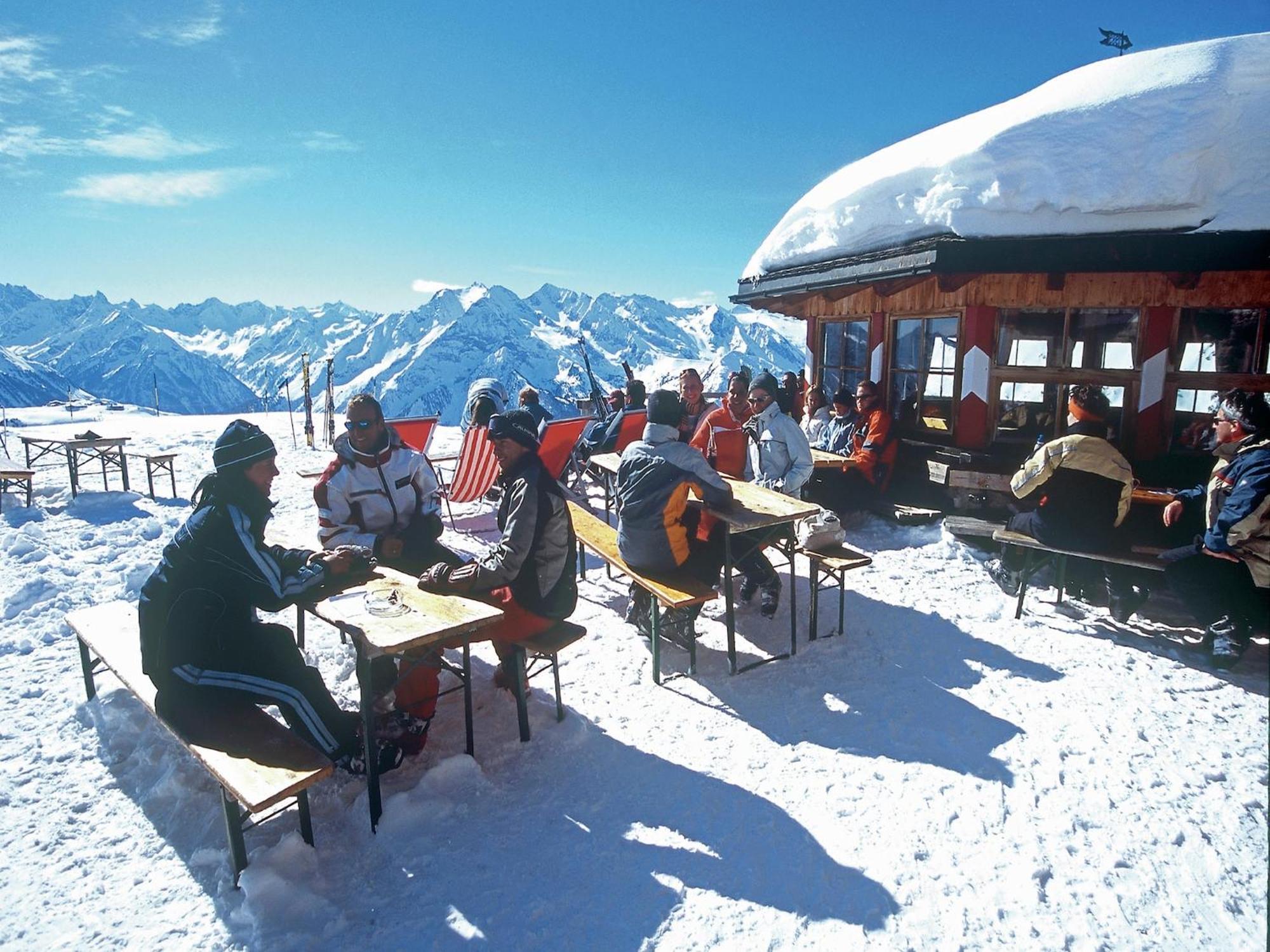 Attractive Holiday Home In Kaltenbach On The Ski Slope Стум Екстериор снимка