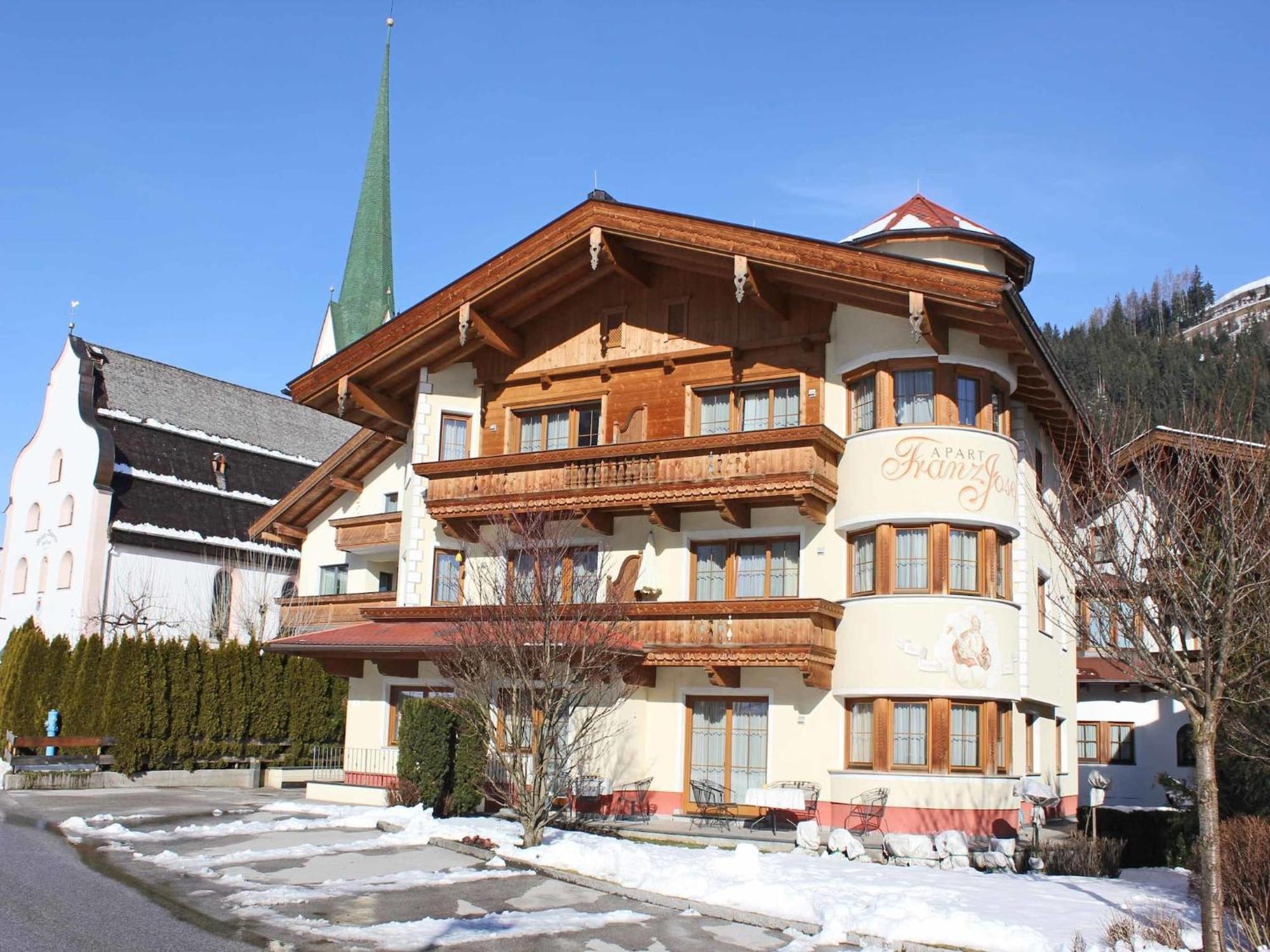 Attractive Holiday Home In Kaltenbach On The Ski Slope Стум Екстериор снимка