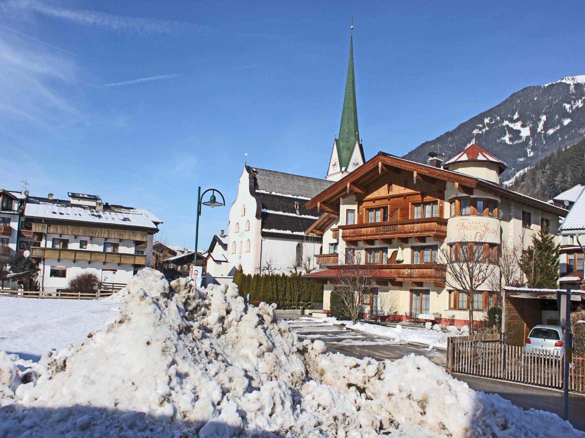 Attractive Holiday Home In Kaltenbach On The Ski Slope Стум Екстериор снимка